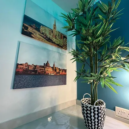 Apartment B&s Unit 251 *